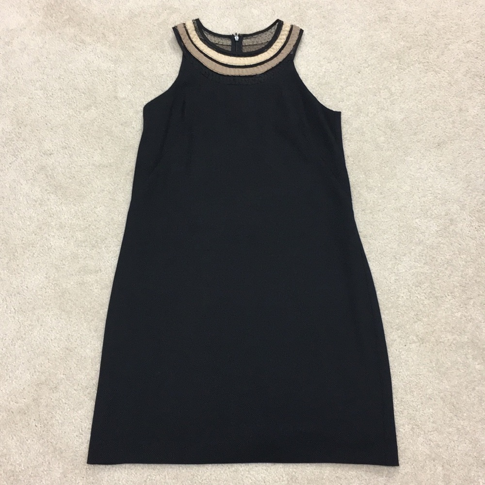 Perfect update to little black dress! ❤️